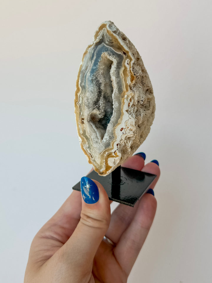 Agate on Stand (Single) // Grounding + Balance