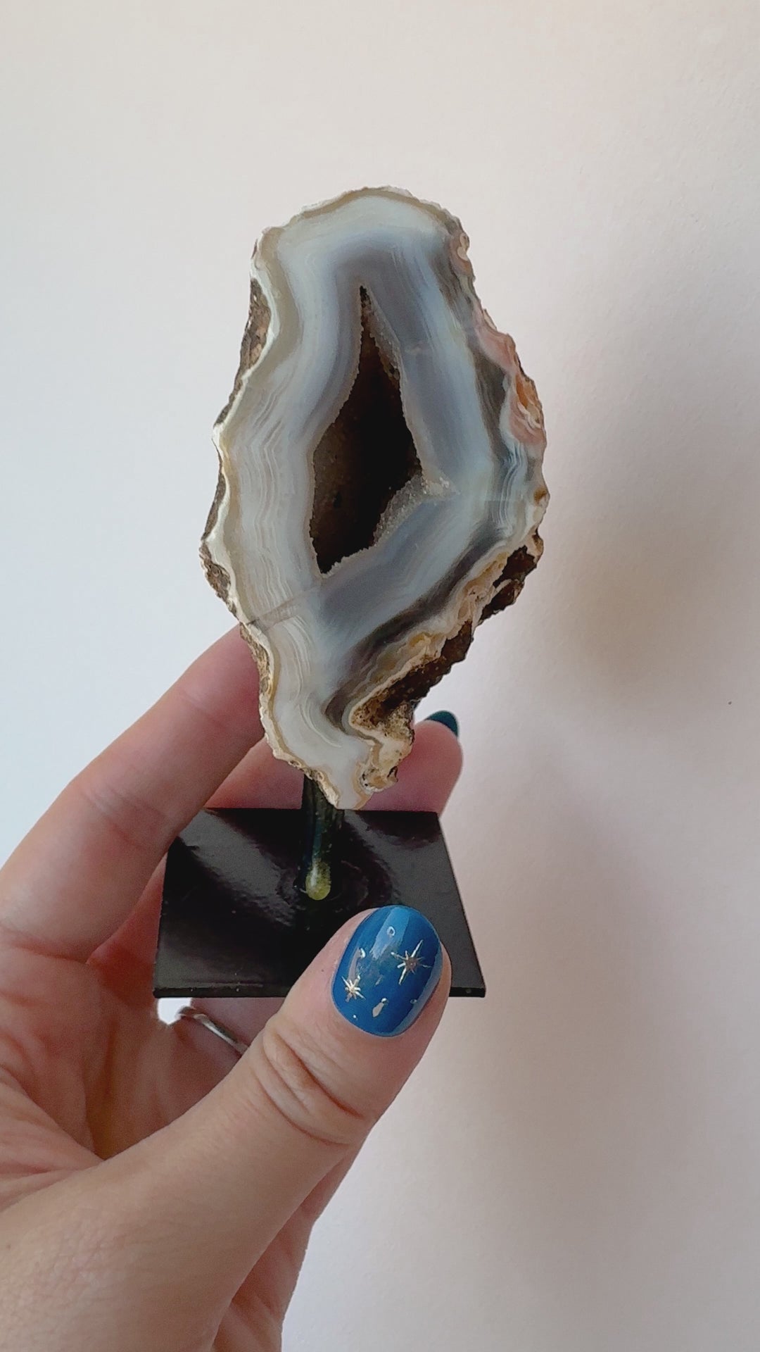 Agate on Stand (Single) // Grounding + Balance