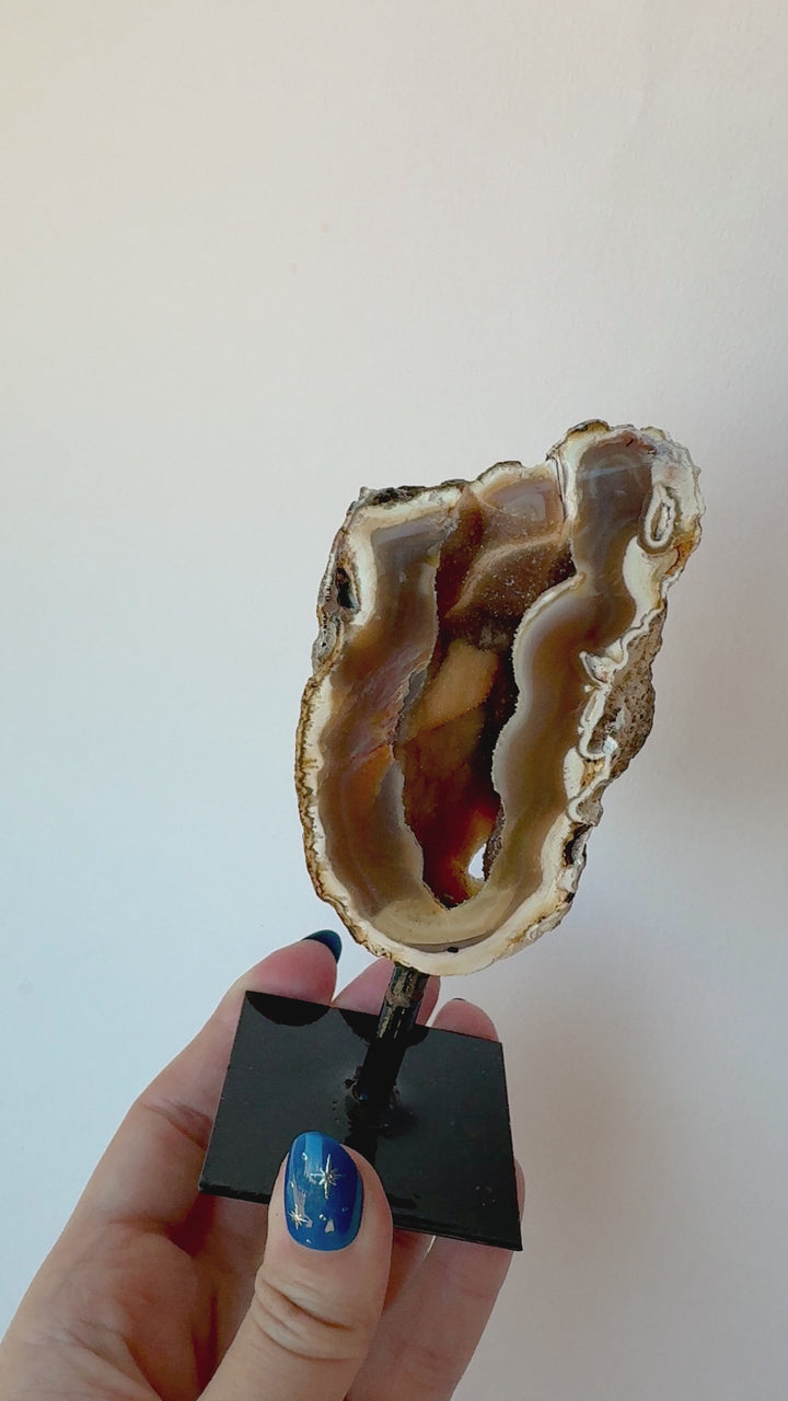 Agate on Stand (Single) // Grounding + Balance