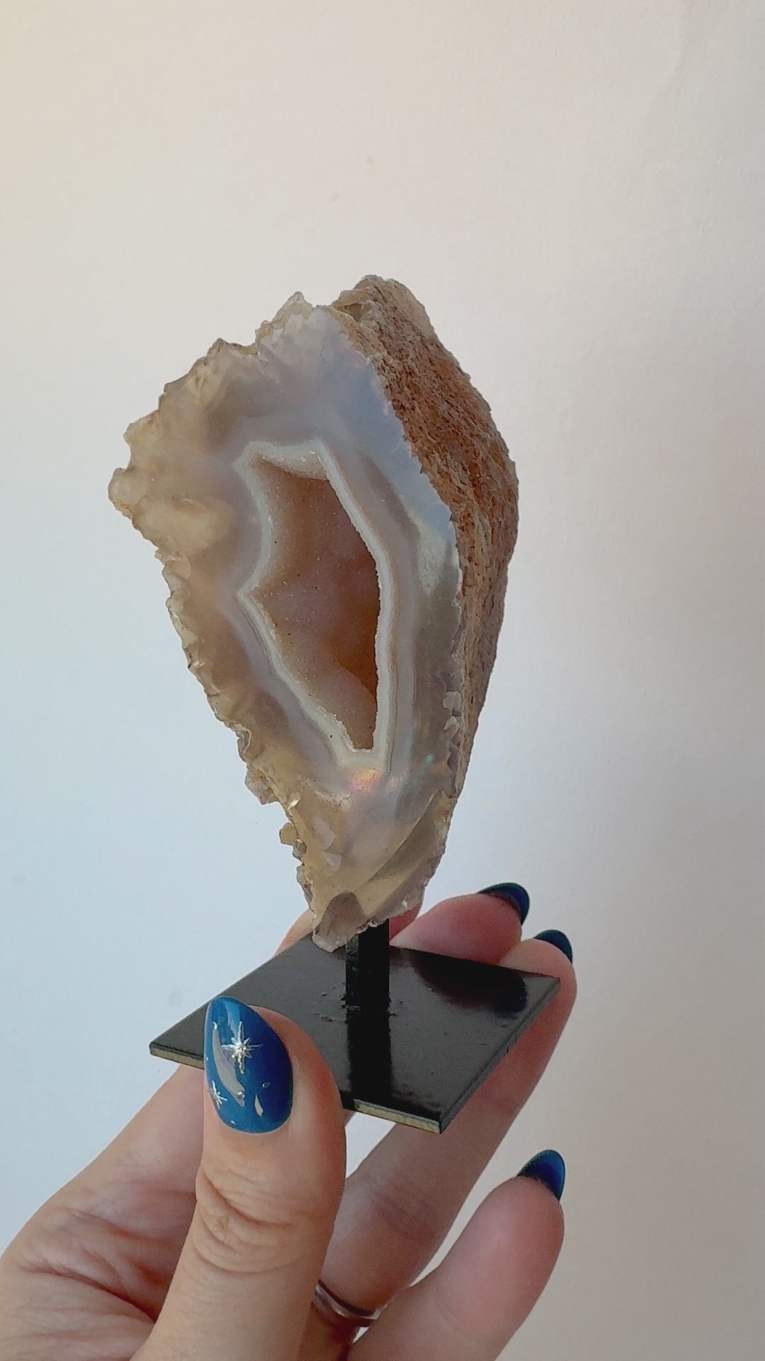 Agate on Stand (Single) // Grounding + Balance