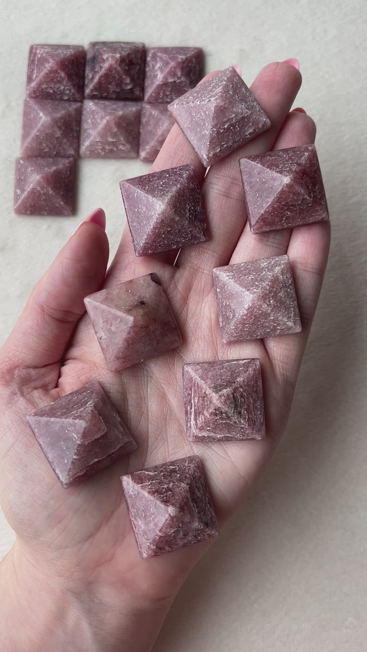 Strawberry Quartz Pyramid // Soothing + Giving Courage + Calming