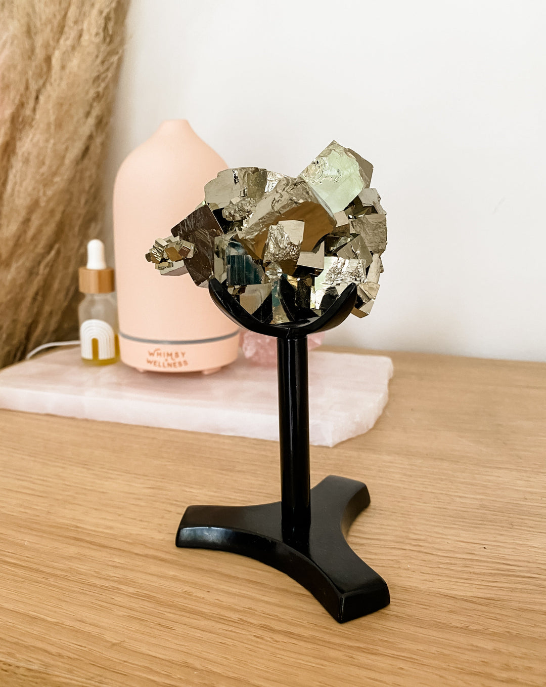 Crystal Stand | Black Claw