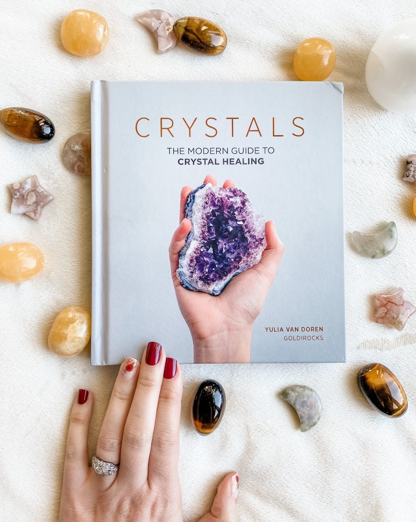 Yulia　Whimsy　Modern　Crystals:　Van　Wellness　Doren　Guide　Crystal　to　by　–　The　Healing