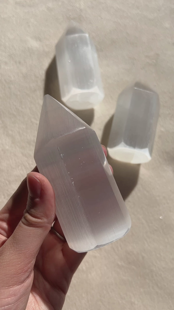 Selenite Point // Protection + Insight + Flexibility